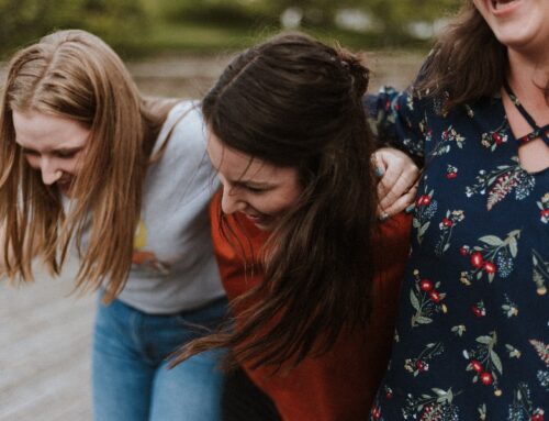 Jóvenes y adolescentes, entendiendo las bases de sus derechos sexuales y reproductivos.